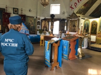 Сотрудники Тосненского ОНДиПР приняли участие в молебне, посвященном иконе «Неопалимая Купина»